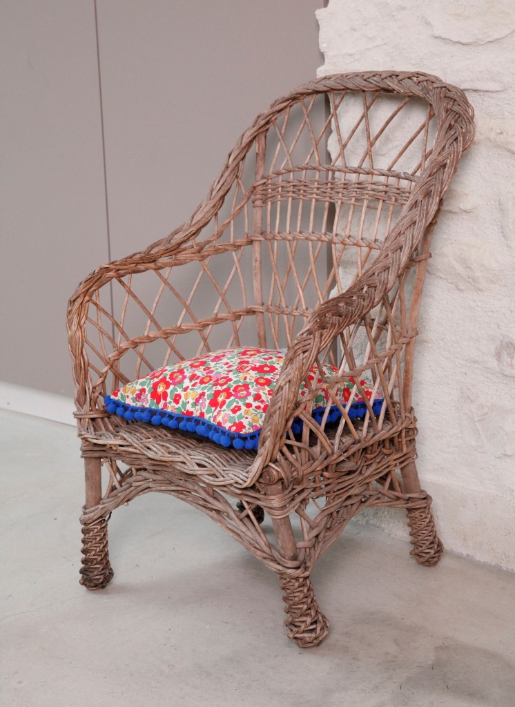 Le fauteuil des enfants avec le coussin Liberty