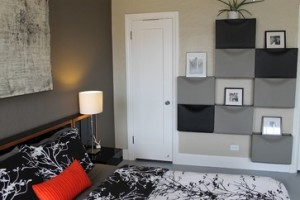 Mur graphique avec blocs de rangement Trones d'Ikea - Photo Madison Modern Home/houzz.com