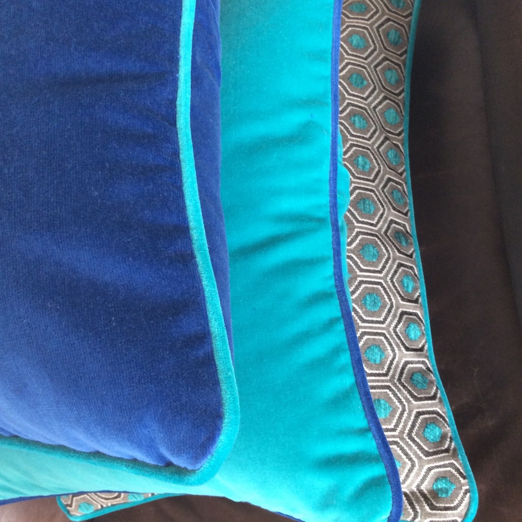 Coussins deco bleus en velours haut de gamme