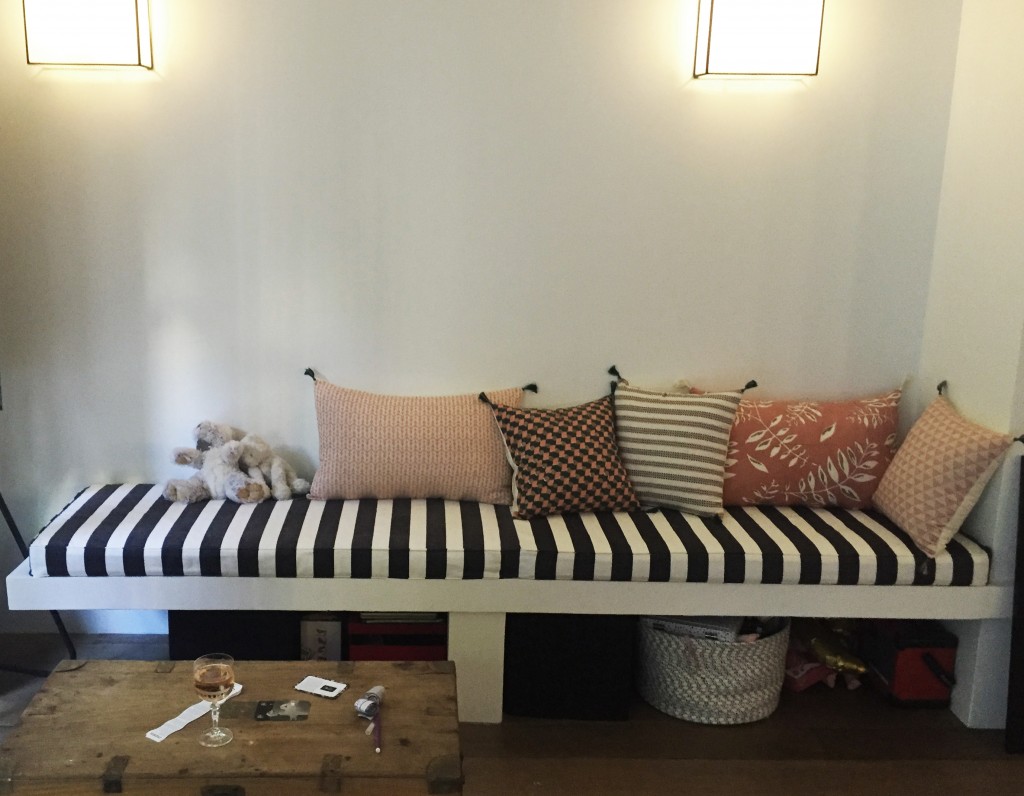 Coussin pour banquette sur mesure noir et blanc