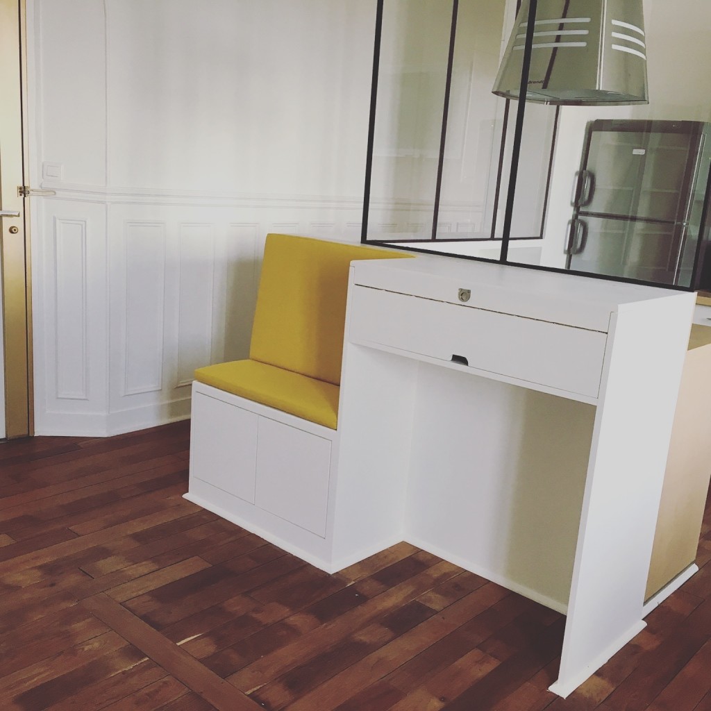 Coussin sur mesure jaune vif pour banquette sur mesure