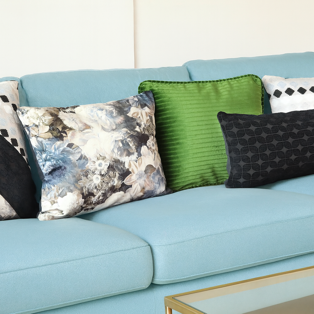 quels coussins sur un canapé bleu
