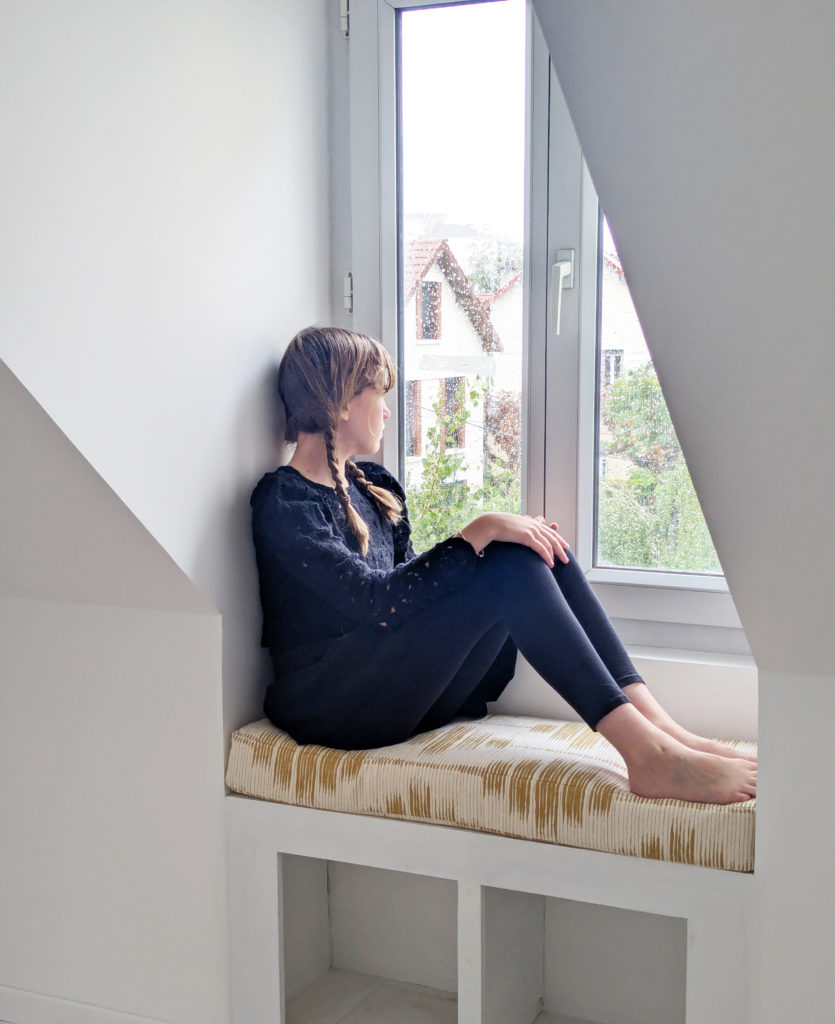 coussin sur mesure jaune et écru pour coin lecture sur rebord de fenêtre – Maison du Coussin
