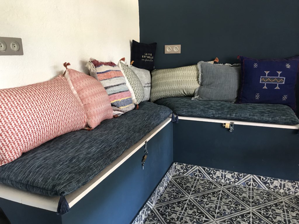 Surmatelas capitonné pour banquette de cuisine