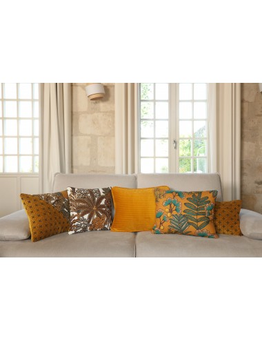 Coussin jaune moutarde à fleurs 50x40