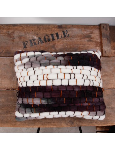 Coussin noir et blanc en laine artisanal 40x30