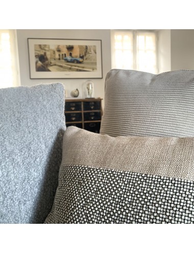 Coussin écru et taupe en laine et bouclette 40x40 cm