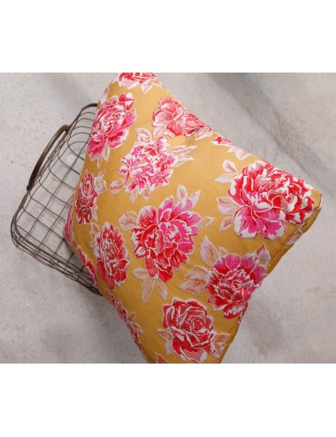 Coussin jaune et rose tendance