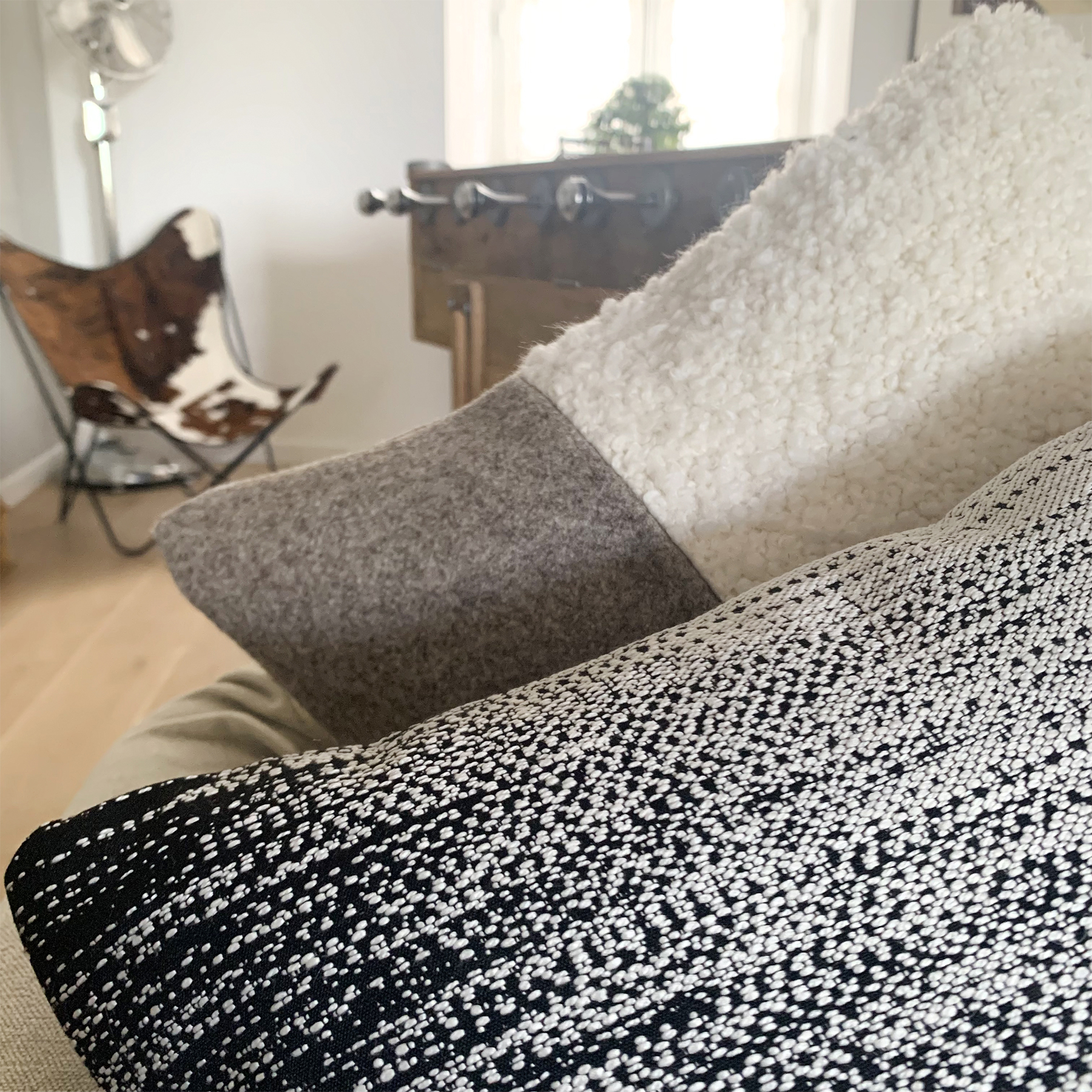 Coussin en laine et bouclette écru