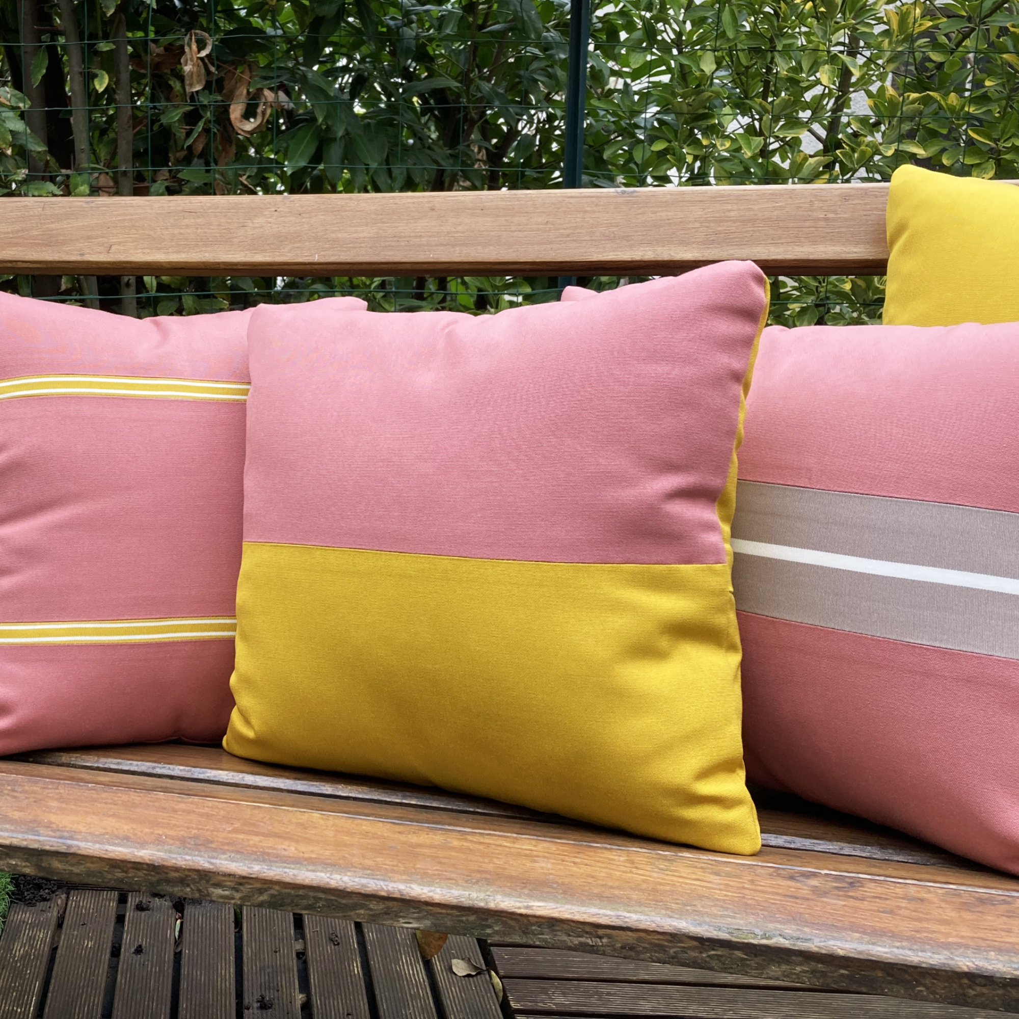 Coussin extérieur jaune et rose 40x40