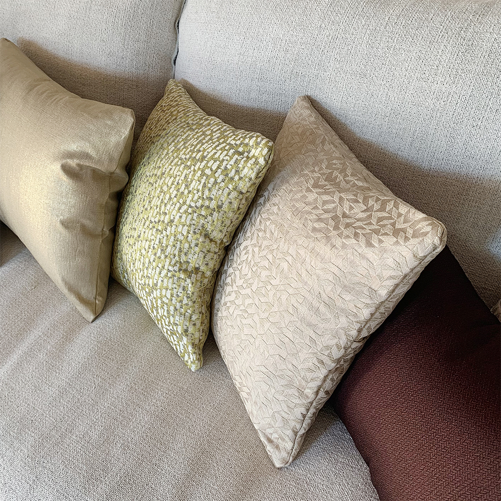 Coussin jaune et beige luxe