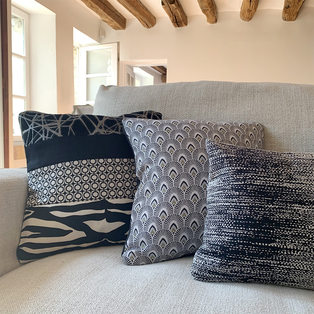 coussin noir blanc dore motifs géométriques